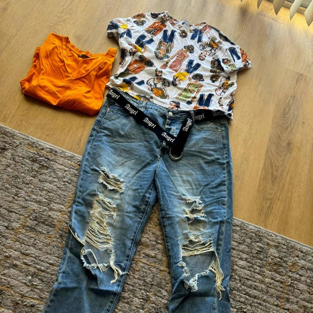 Trendy Bundle: Zara Tees L & Simple Society Jeans 31 w/ Angel Belt - Stylish